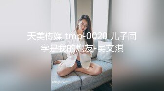 商场女厕全景偷拍 珠宝店黑色美女店员的极品美鲍鱼